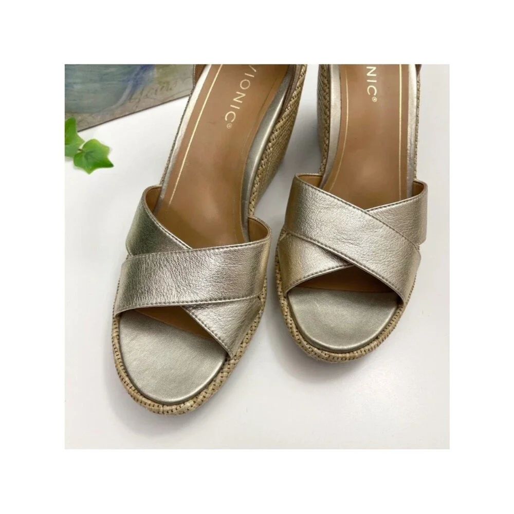 Vionic Marina Wedge Sandals in Gold Size 10